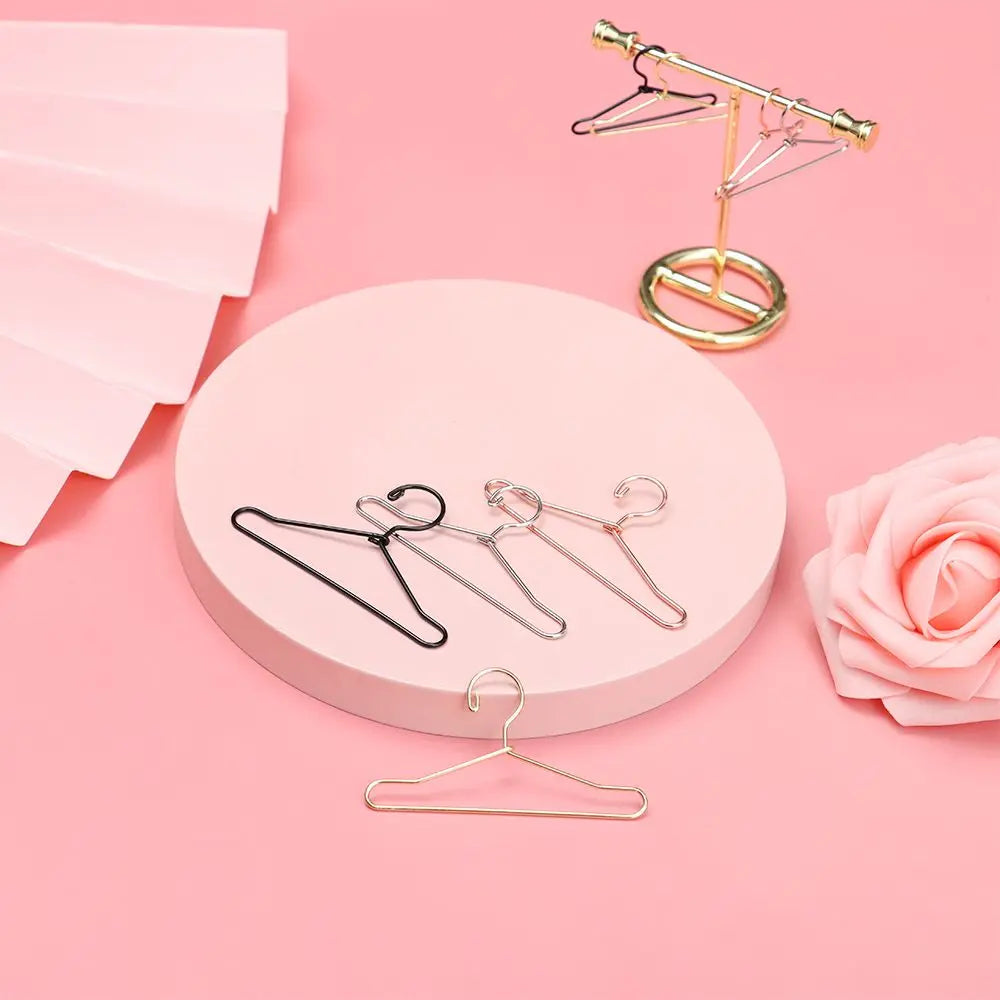 10Pcs Cute Mini Hangers Metal Doll Dress Clothes Stand for Organizer Doll Clothing Miniature Hangers Dollhouse Decorations