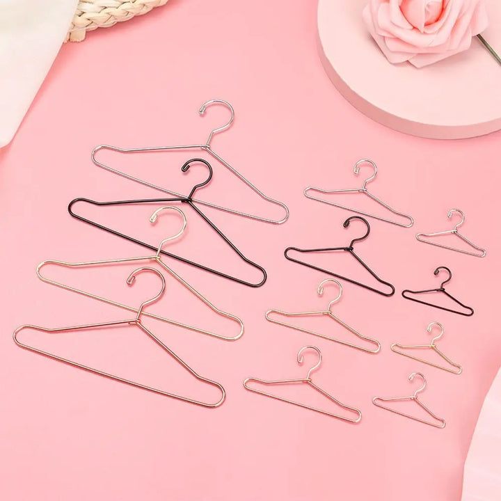 10Pcs Cute Mini Hangers Metal Doll Dress Clothes Stand for Organizer Doll Clothing Miniature Hangers Dollhouse Decorations