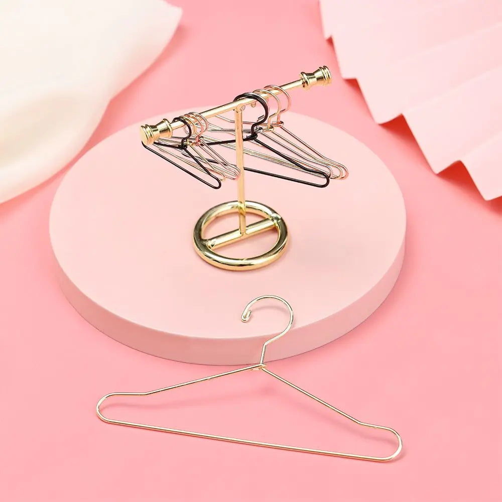 10Pcs Cute Mini Hangers Metal Doll Dress Clothes Stand for Organizer Doll Clothing Miniature Hangers Dollhouse Decorations