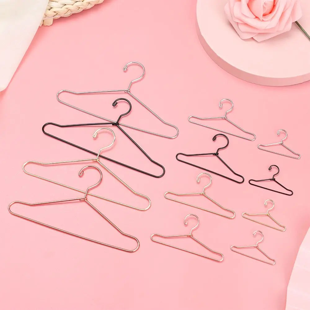 10Pcs Cute Mini Hangers Metal Doll Dress Clothes Stand for Organizer Doll Clothing Miniature Hangers Dollhouse Decorations