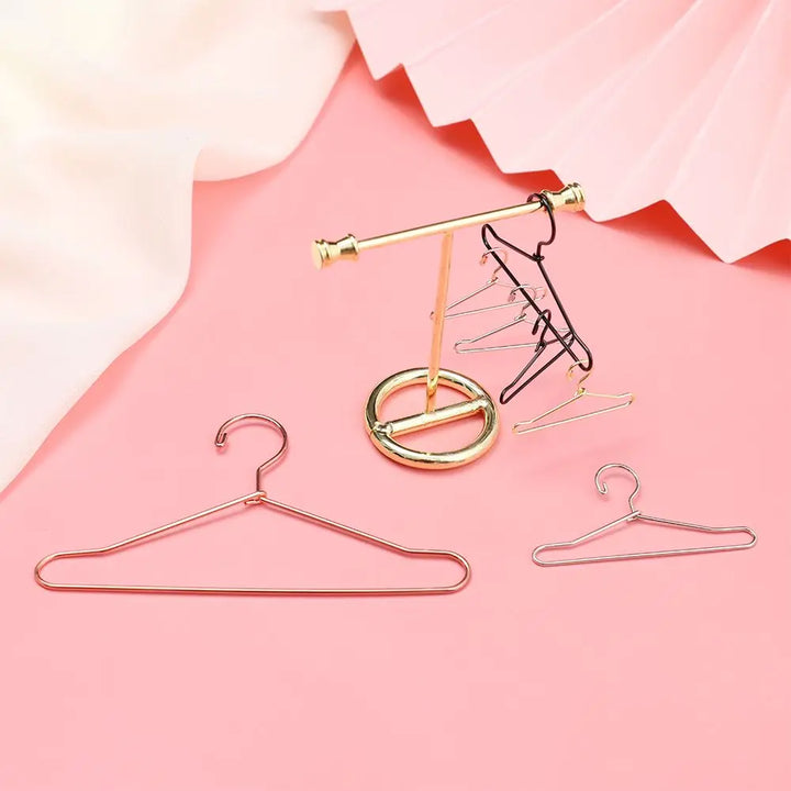 10Pcs Cute Mini Hangers Metal Doll Dress Clothes Stand for Organizer Doll Clothing Miniature Hangers Dollhouse Decorations
